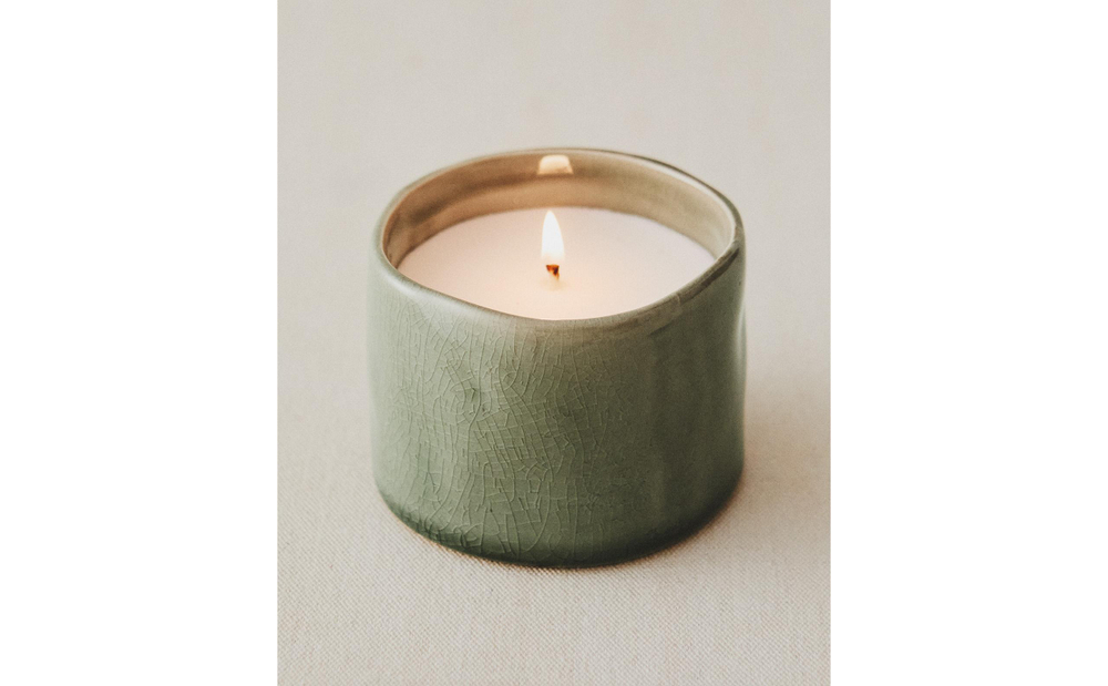 Zara Home Свеча ароматическая PURE GARDENIA 150 г, растительный воск, аромат цветочный, Белый