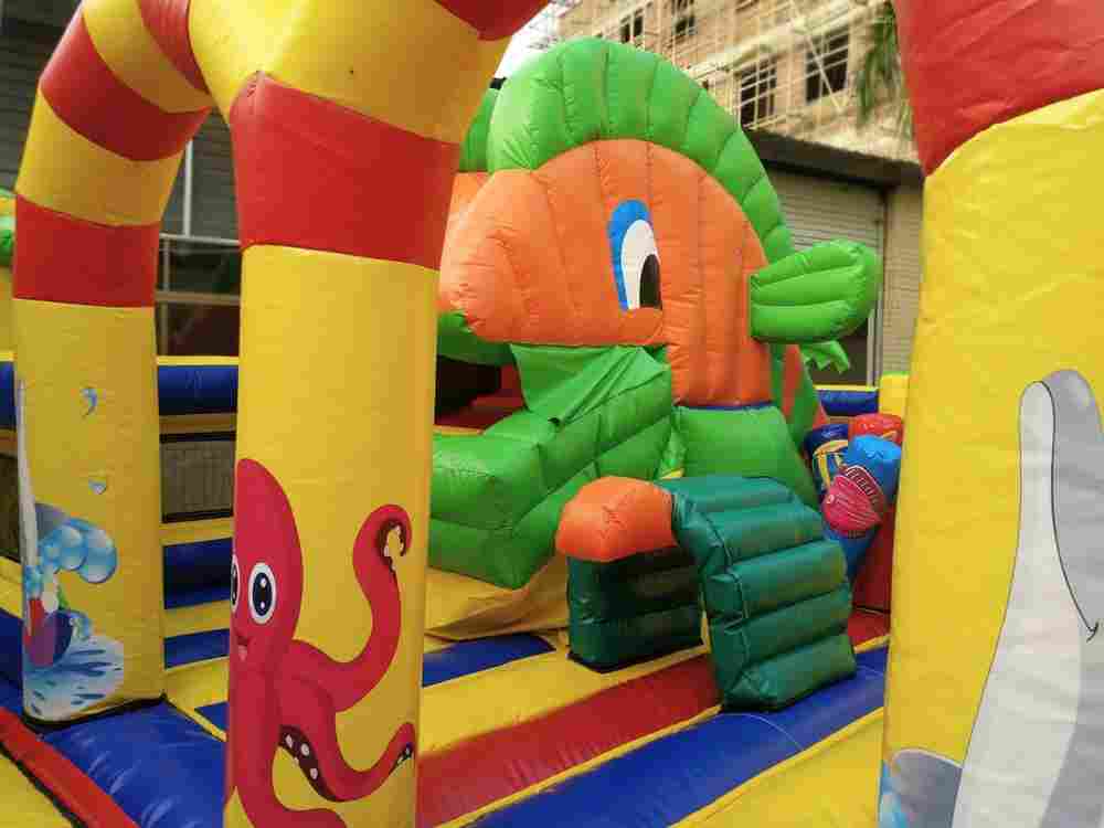 Надувной батут "Тропикана мини", 8.5*6.5*5 м