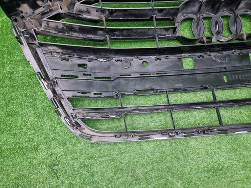 Решетка радиатора Audi A8 4 D5 (2017-2022)