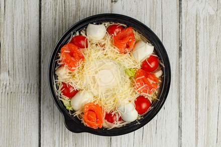 Салат «Цезарь» с лососем банкетный 260гр.