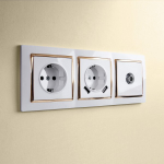 ТВ-розетка проходная (белая)