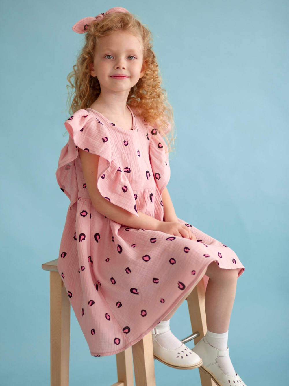 Платье из муслина «Розовый лео» с резинкой для волос в комплекте