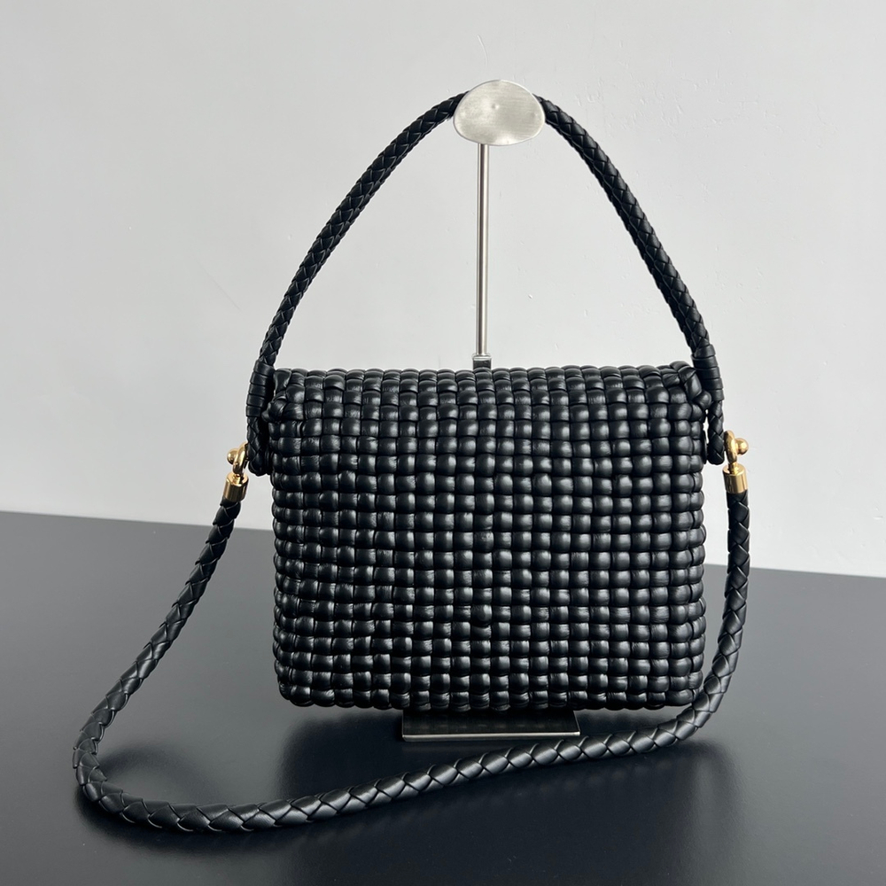 Bottega Veneta Swing 25 cm