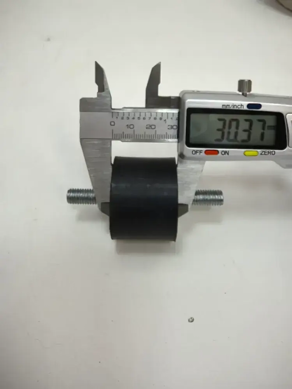 Виброизоляторы цилиндрические с наружной резьбой М8, тип EC (A). DR54030M823