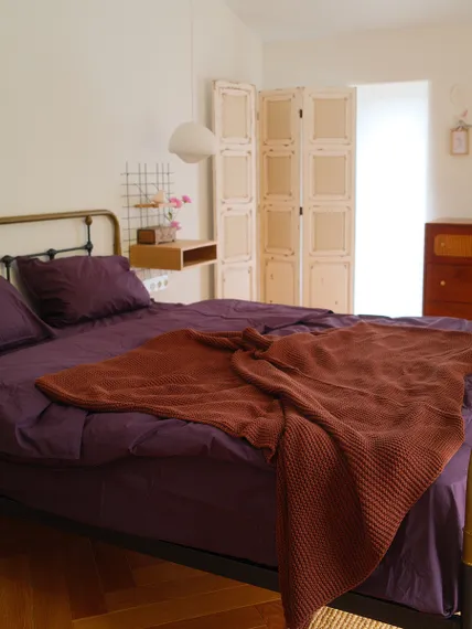 Плед из хлопка жемчужной вязки терракотового цвета из коллекции essential, 130х180 см