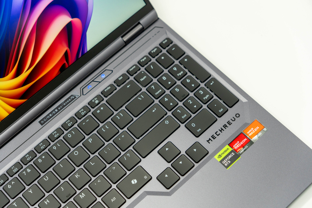 Ноутбук Mechrevo 16 Pro ( Ryzen 9 7845HX / RTX 5070 )