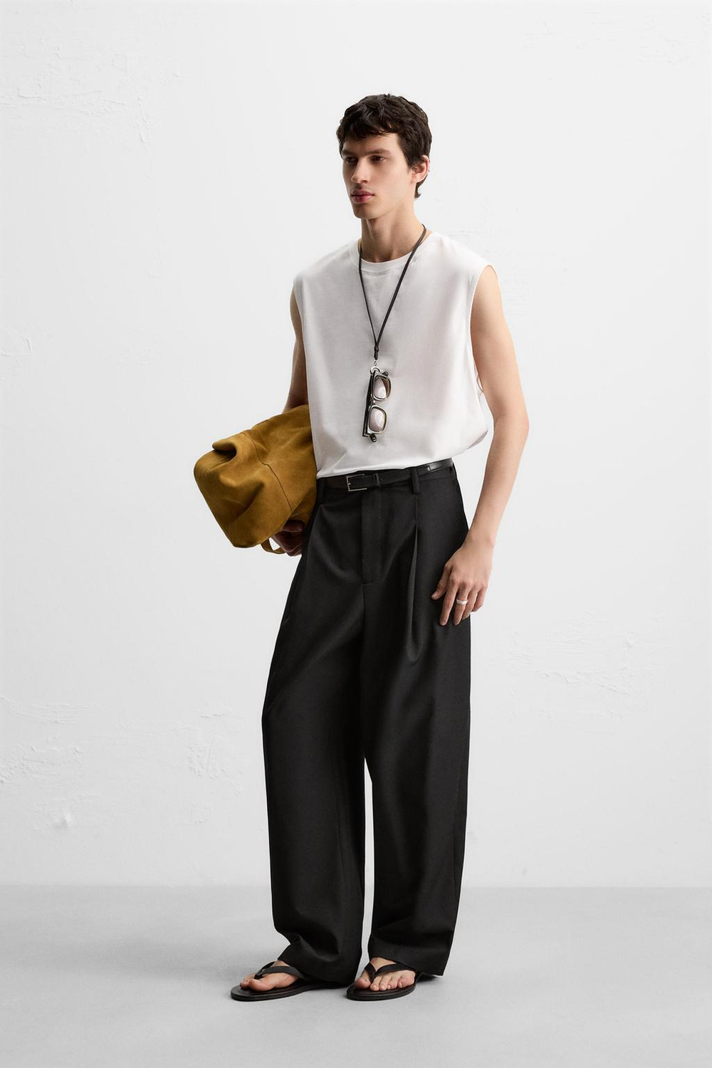 Топ relaxed fit без рукавов