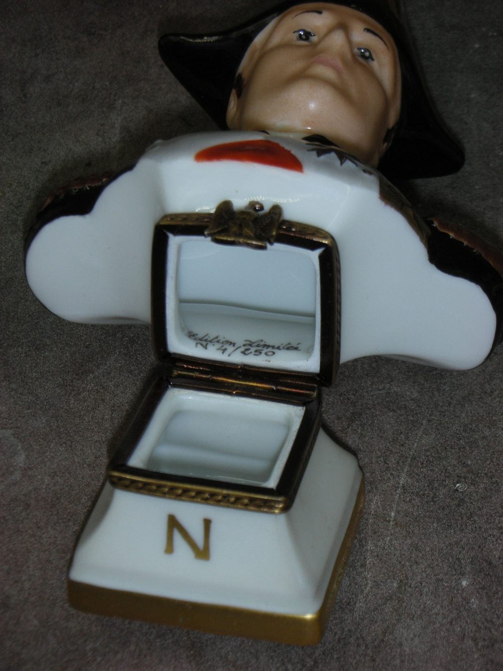 Статуэтка. Фарфор. Наполеон Бонапарт шкатулка. Limoges. Франция