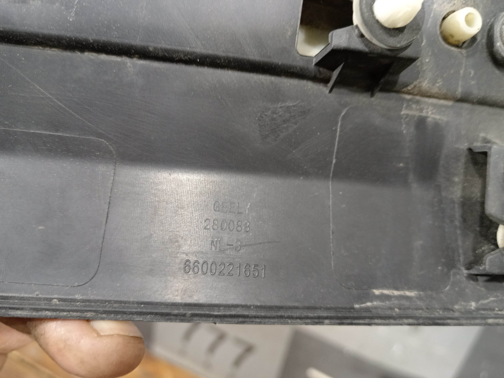 Накладка двери передней правой Geely Atlas 1 (NL-3) 16-22 Б/У Оригинал 6073570500661