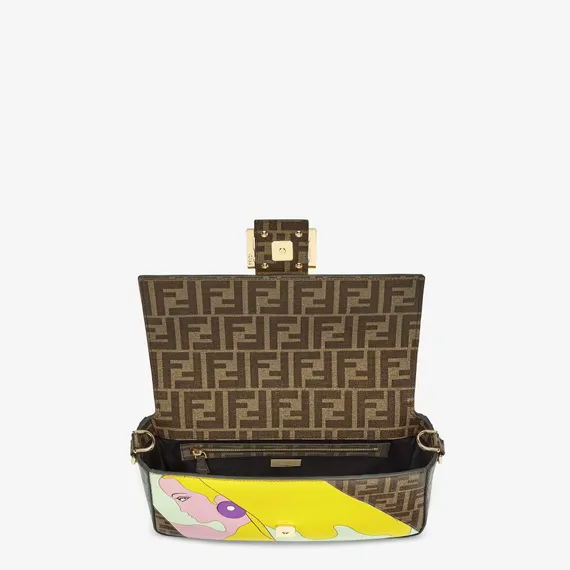 Сумка Fendi из глянцевой ткани FF со вставкой
