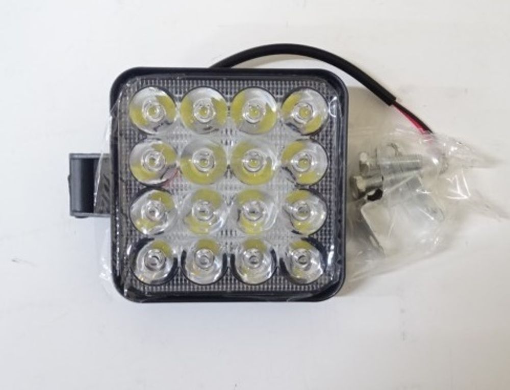 Фара светодиодная дополнительная 16 LED 48W 12-24V (квадрат) 80*80*25 дальний (GrandeLight)