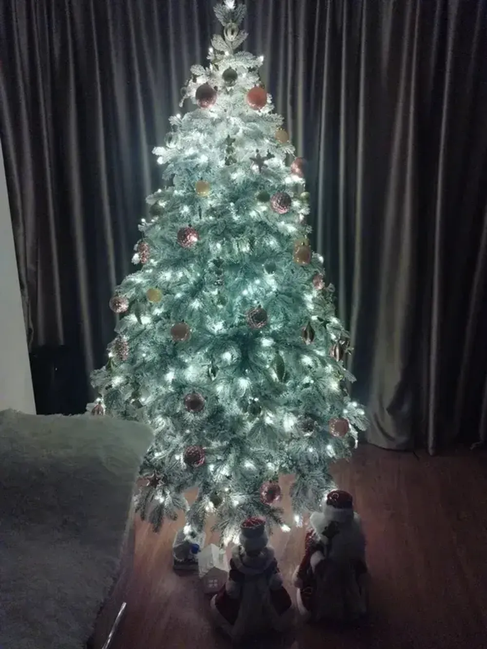 Заснеженная елка с гирляндой «Камчатская» теплый свет (Литая+пвх) 240 см / 2,4 м