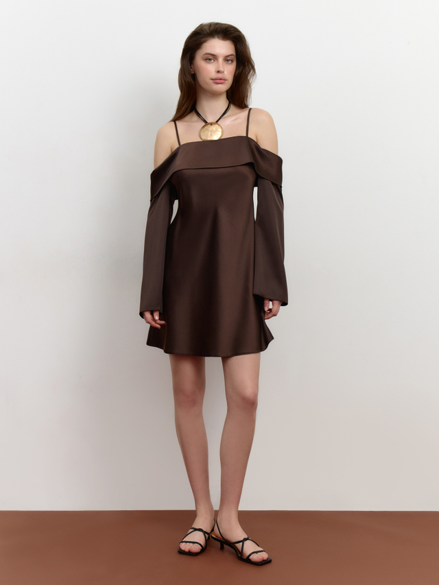 Платье из сатина с открытыми плечами