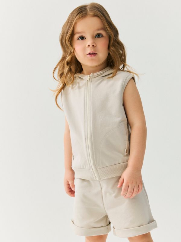 Жилет с капюшоном 