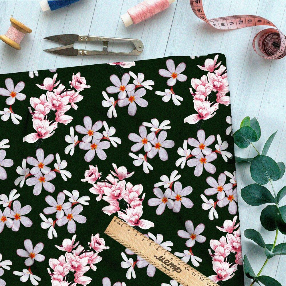 Ткань ниагара опадающая сакура на тёмно-зелёном фоне