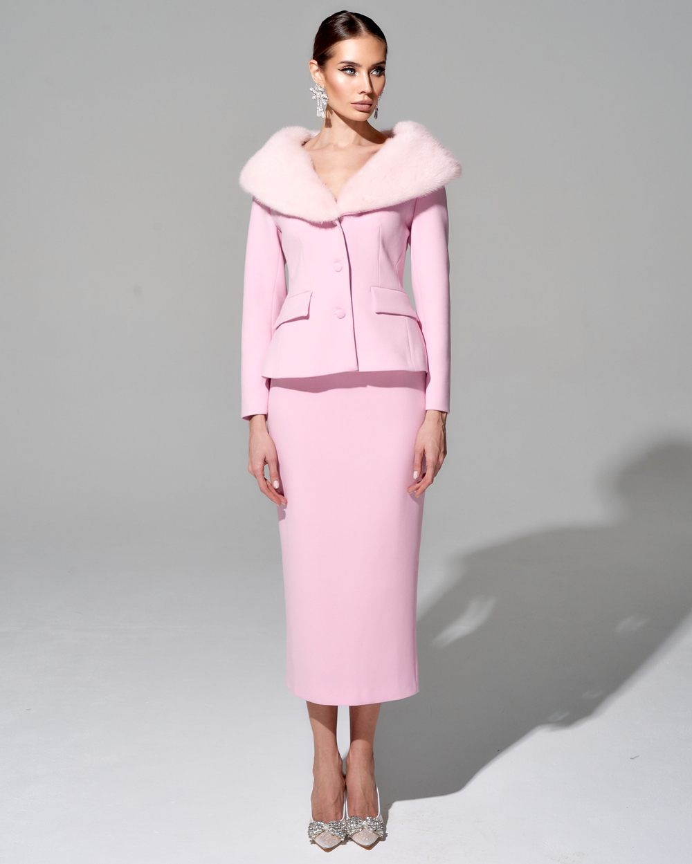 Приталенный жакет "Принцесса Монако" из итальянского крепа с меховой отделкой