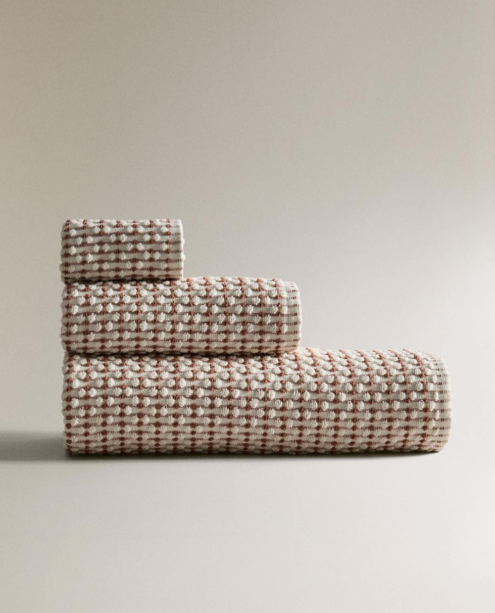 Zara Home - Хлопковое банное полотенце со структурой, розовый, 50х90 см