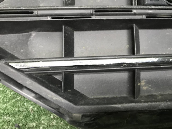 Решетка переднего бампера VW Touareg 3 (18-23)