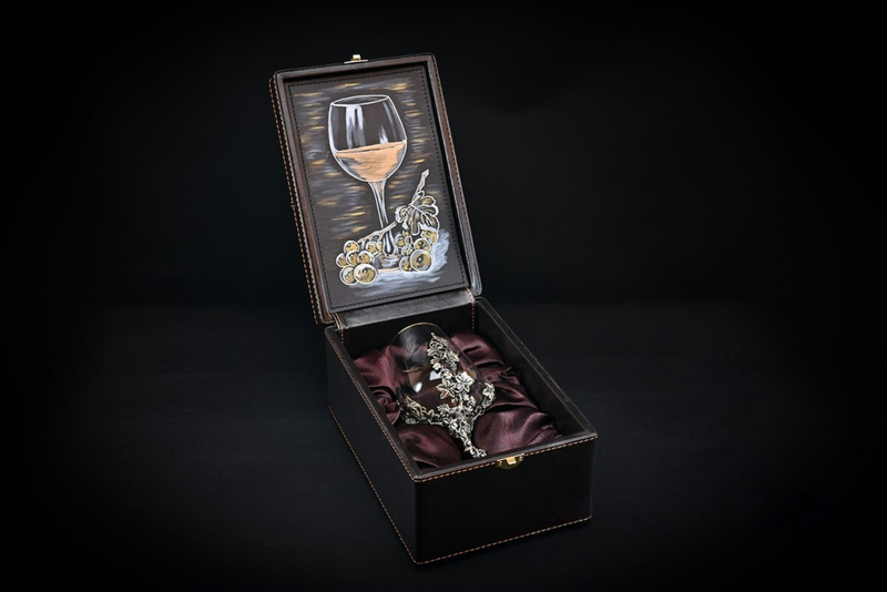 Бокал для вина «Виноград» в подарочном футляре с художественным оформлением