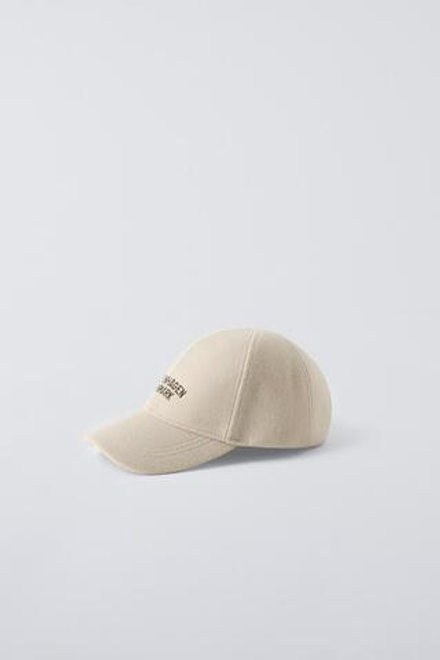 ZARA КЕПКА ИЗ ФЕТРА С ВЫШИТОЙ НАДПИСЬЮ, ПЕСОЧНЫЙ