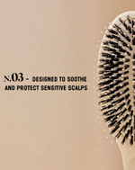 La Bonne Brosse Массажная расческа для волос N 03 Essential Sensitive Scalp Brush - Creamy White
