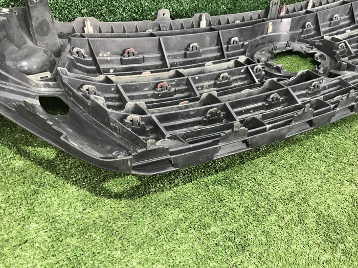 Решетка радиатора Toyota Land Cruiser 200 (2015-2021)