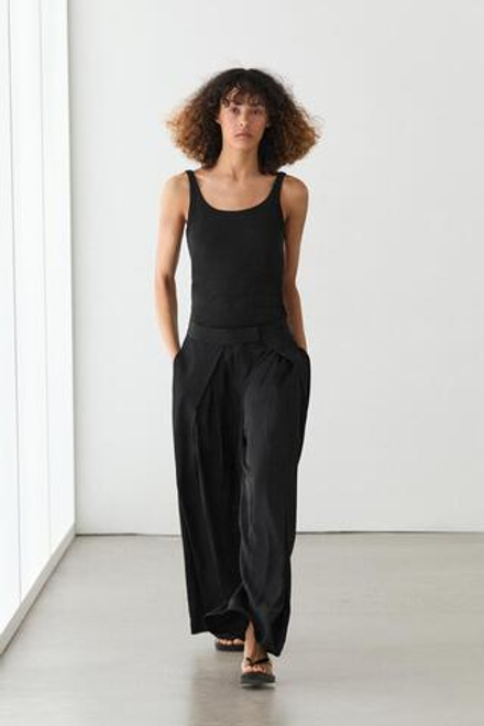 Massimo Dutti Атласные брюки с вытачками, черный