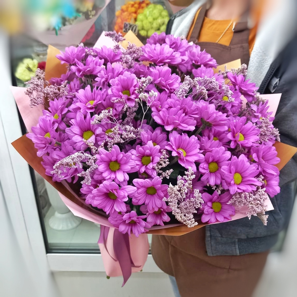 Букет из 9 кустовых хризантем сорта "BALLERINAS" с лимониумом