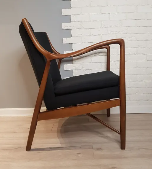 Кресло Finn Juhl Model 45, орех, черная рогожка