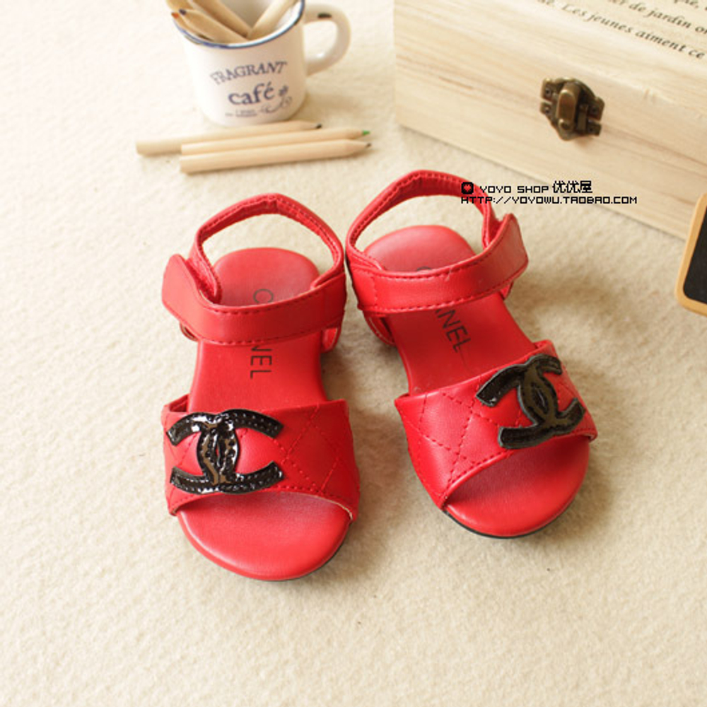 Босоножки детские на застежке-липучке и контрастным логотипом