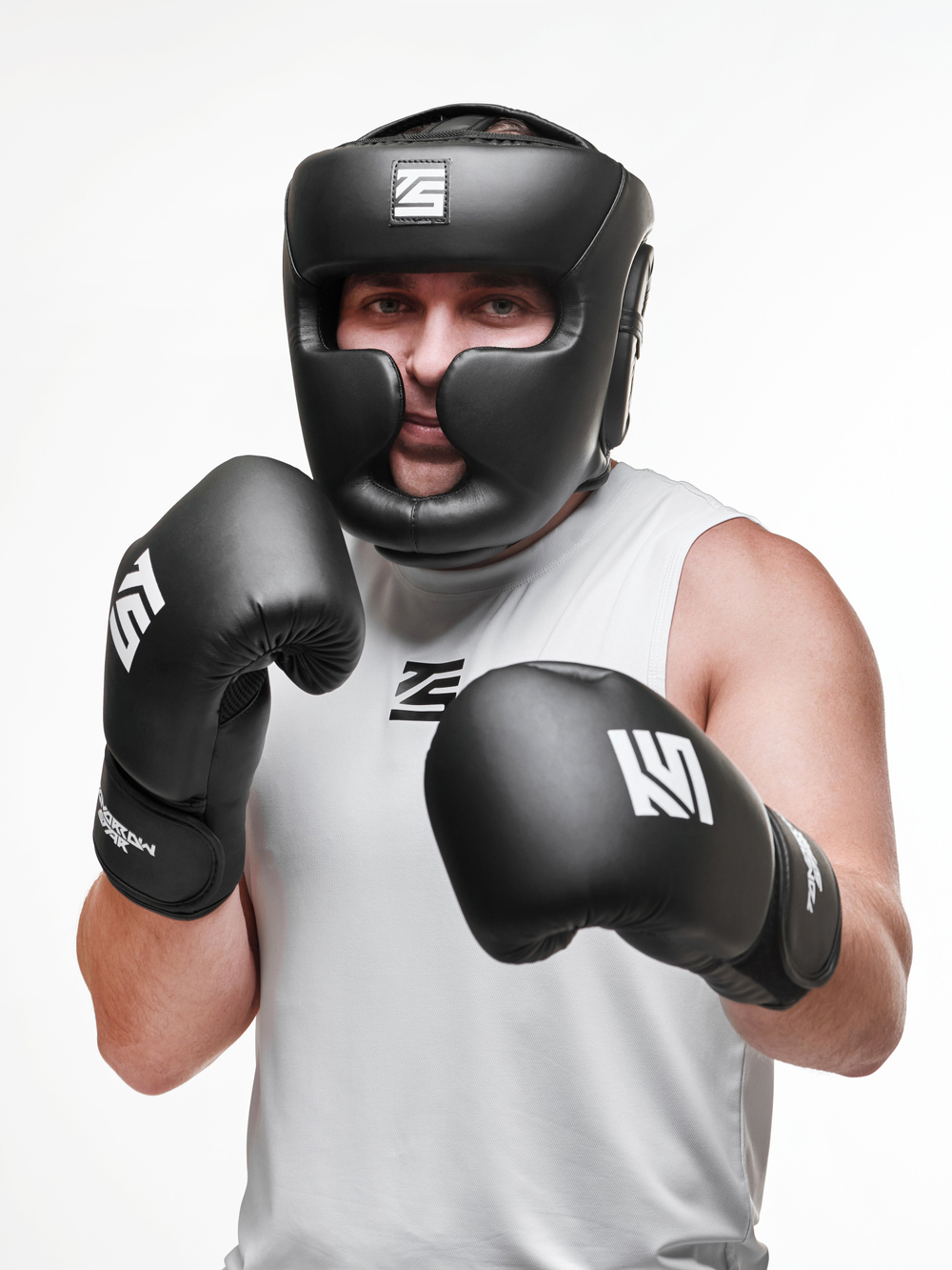 Перчатки для бокса черные Tomorrow star