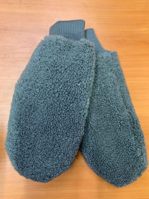 Варежки. Женские. Материал верха: Искусственный мех. Подклад: Плюш-флис. В упаковке разные цвета. 12 шт в упаковке.