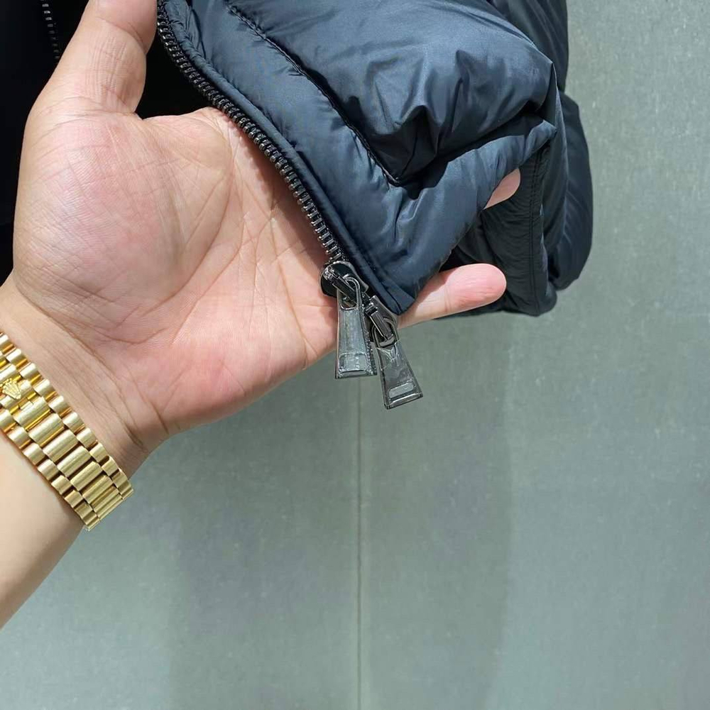 Безрукавка Moncler