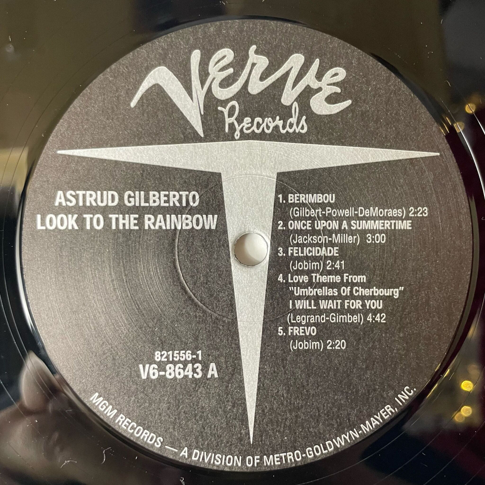Винтажная виниловая пластинка LP Astrud Gilberto Look To The Rainbow (Germany 2000)