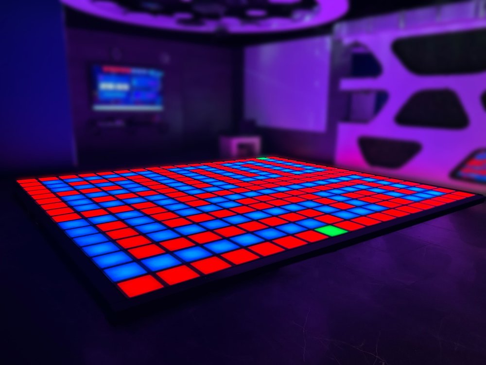 Интерактивный светодиодный пол «Арена Pixel battle»