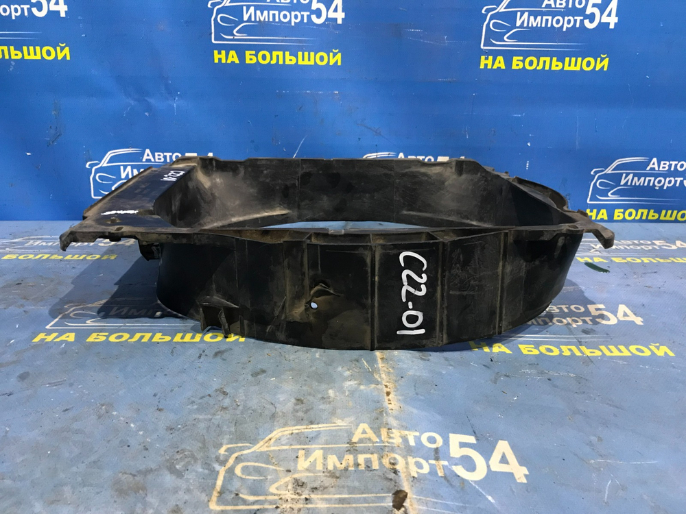 Диффузор радиатора двигателя NISSAN LARGO 1992