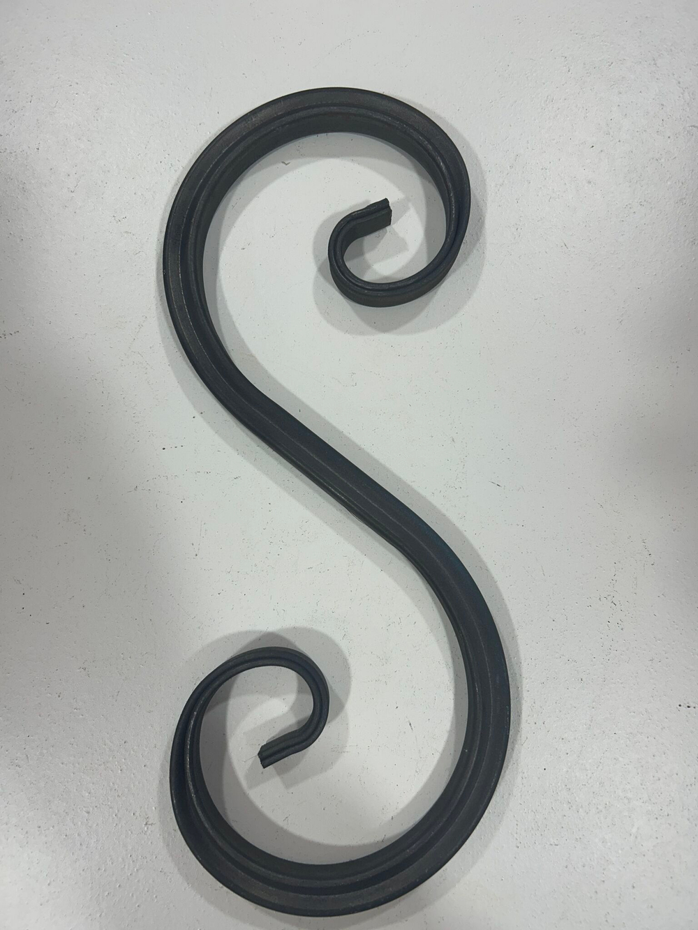 Кованый элемент Волюта 330x130мм профильная труба 15х15мм