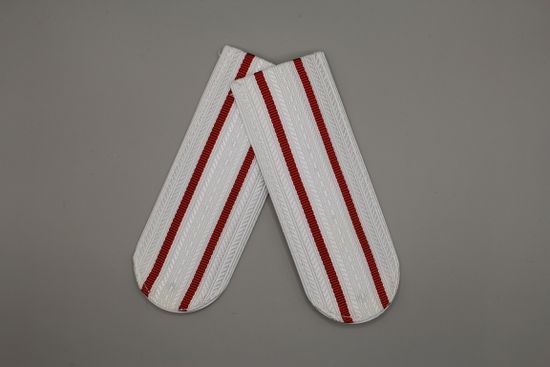 Погоны "Полиция МВД" белые с 2 красными просветами (пластик)