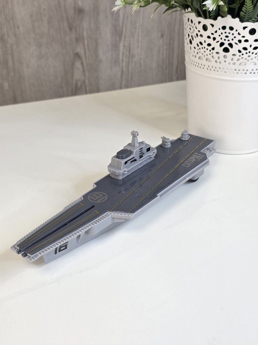 Игрушка Авианосец с самолетами в комплекте (200541641)