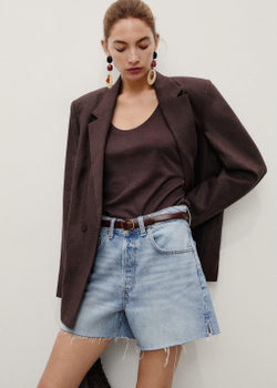 Джинсовые шорты с необработанными кромками