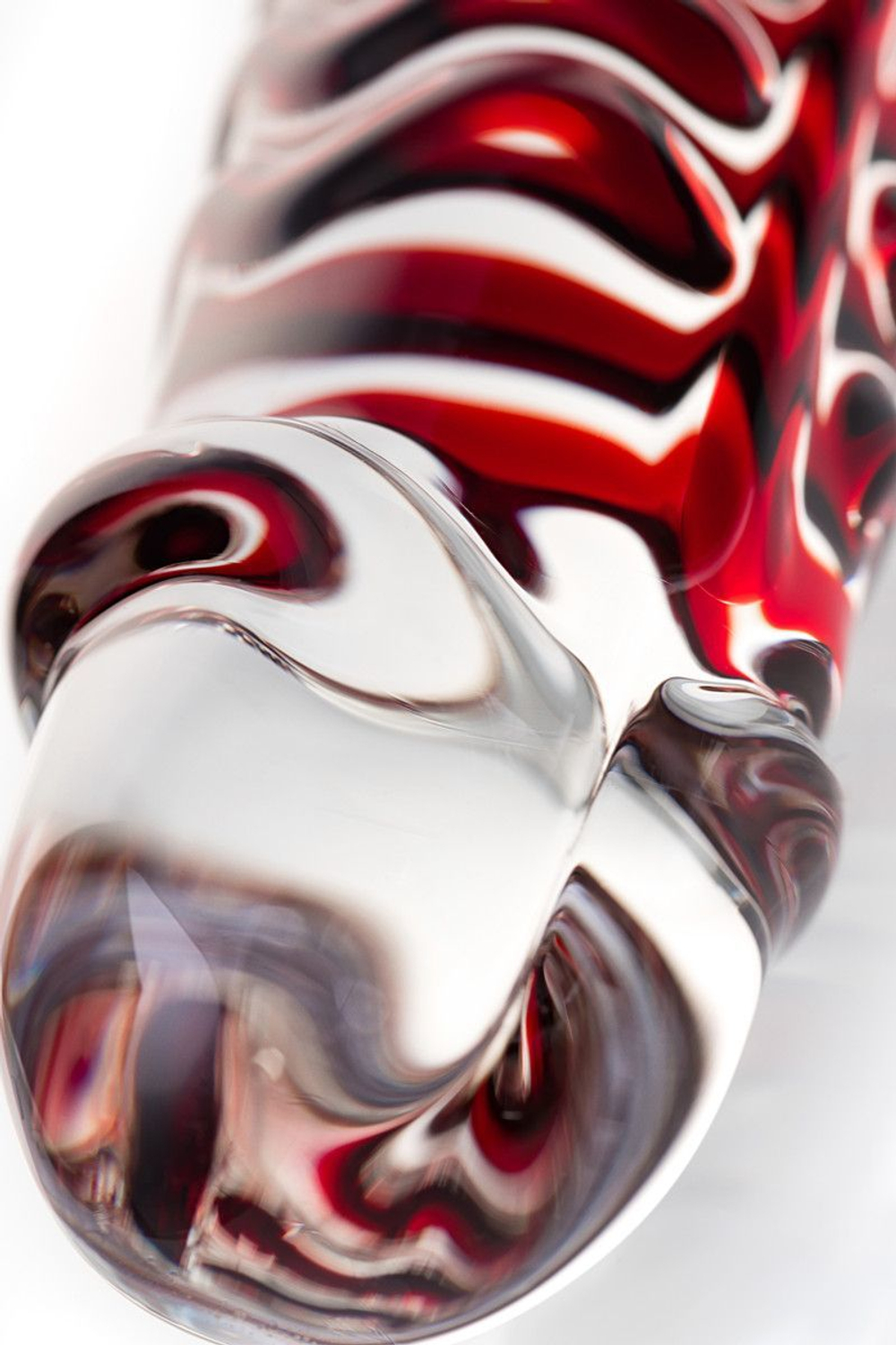 Стеклянный фаллос Sexus Glass – с рёбрышками и мошонкой, 16 см