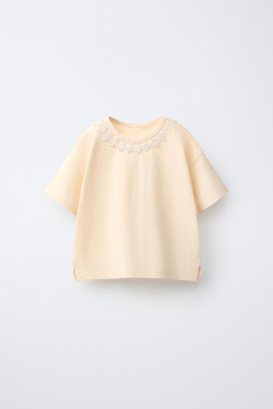 ZARA ФУТБОЛКА С КРУЖЕВНЫМИ МАРГАРИТКАМИ, ЦВЕТ СЛОНОВОЙ КОСТИ