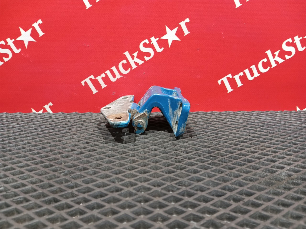 Петля двери