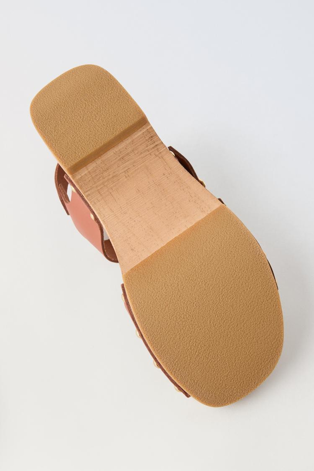 ZARA КОЖАНЫЕ САНДАЛИИ С ЗАКЛЕПКАМИ, КОРИЧНЕВЫЙ