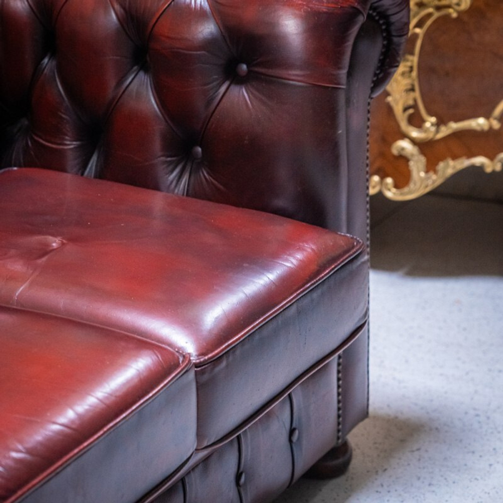 Диван в стиле Честерфильд