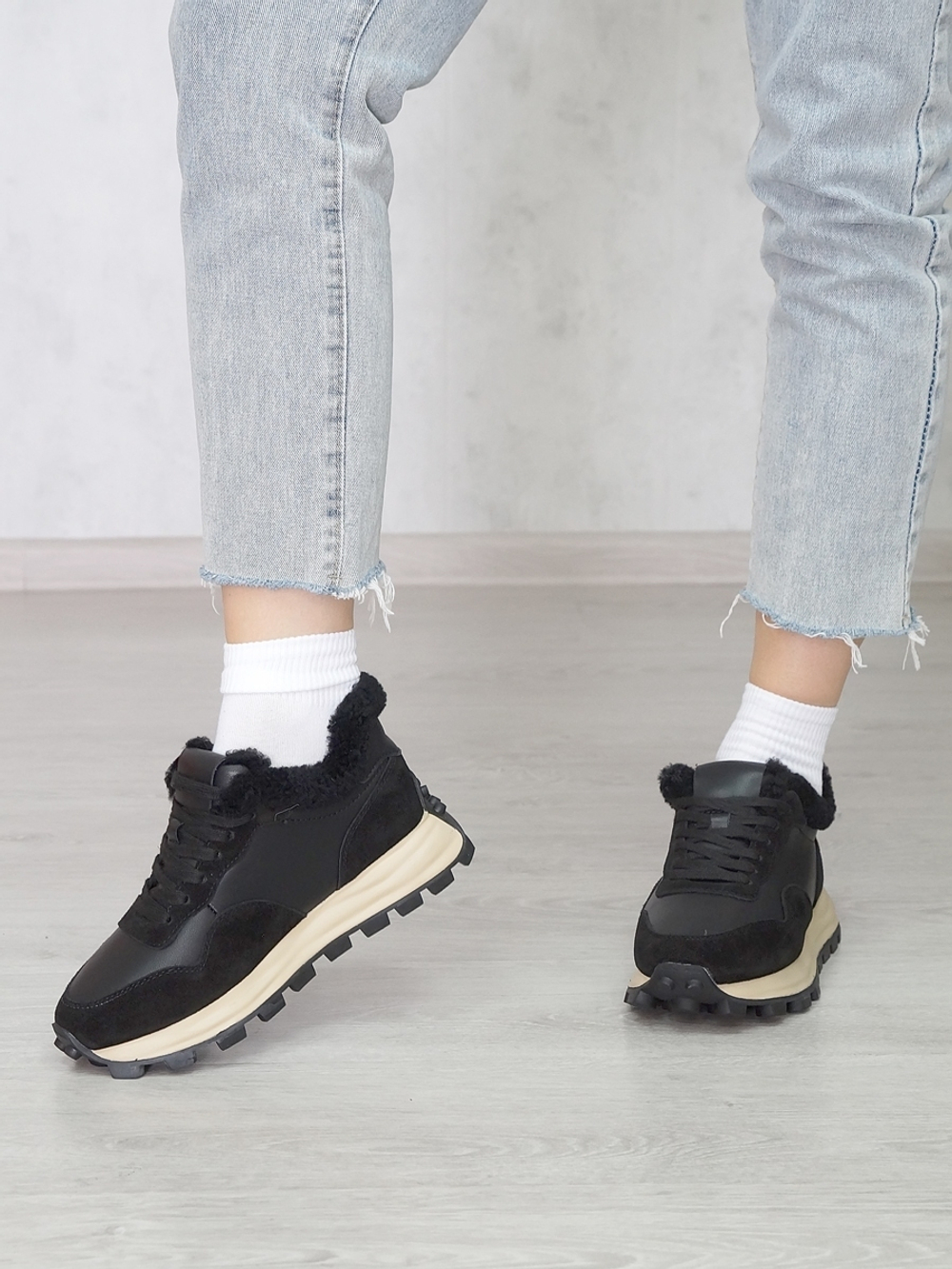 Кроссовки женские зимние