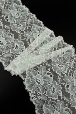 Эластичное кружево экрю с нежной мятой ширина 23 см