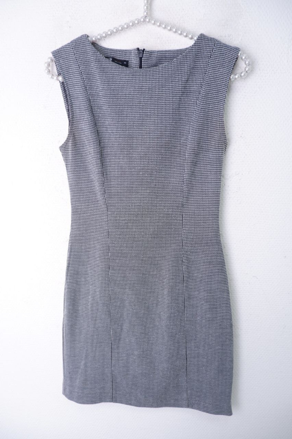 Платье Oodji элегантное 40 размер