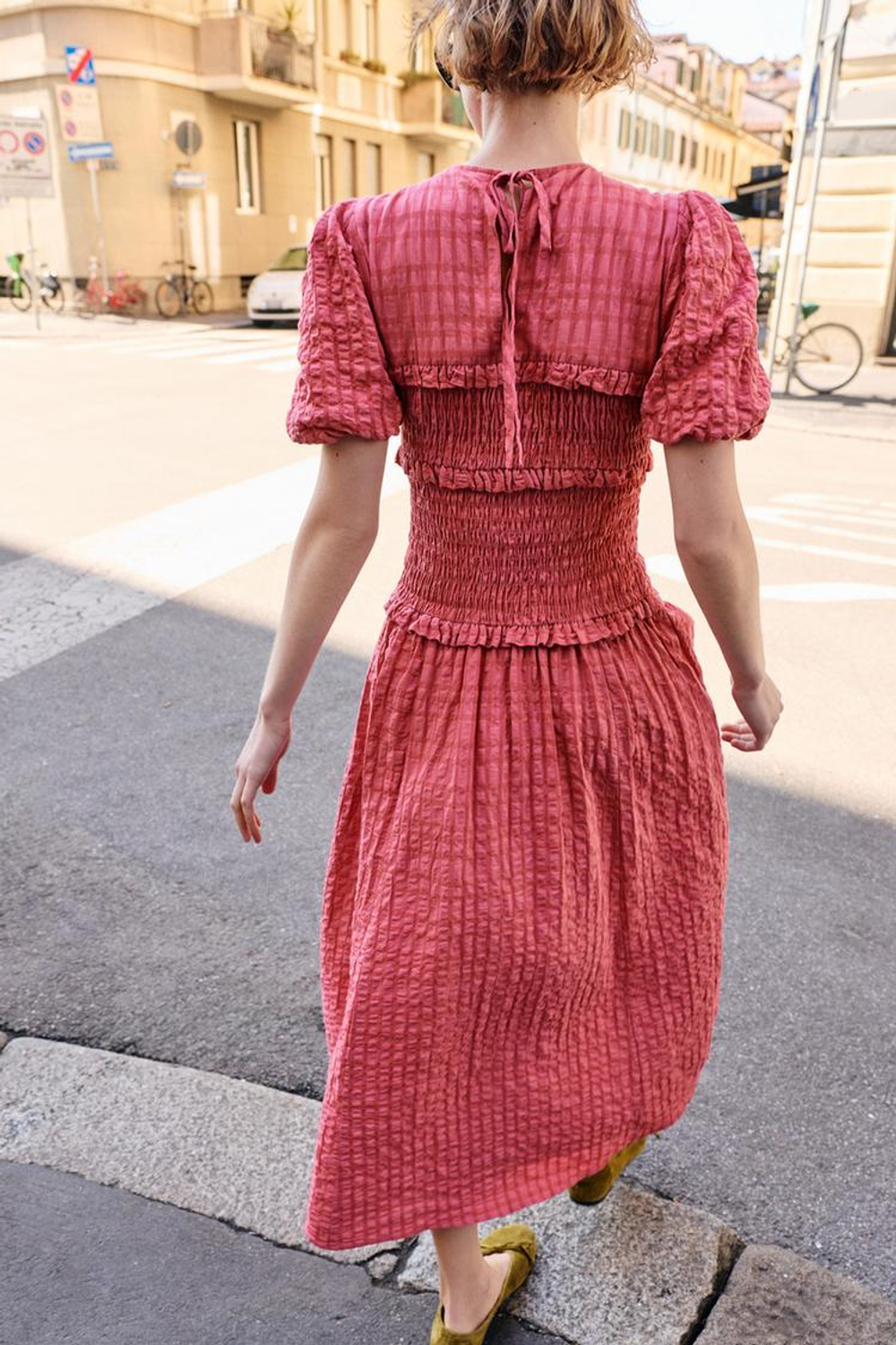 ZARA ПЛАТЬЕ МИДИ С ЖАТКОЙ, РОЗОВЫЙ