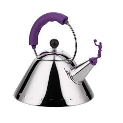 Alessi - Чайник 9093 со свистком, 2л, баскетболист, фиолетовая ручка / артикул   9093 VA  / GTIN 8003299471669